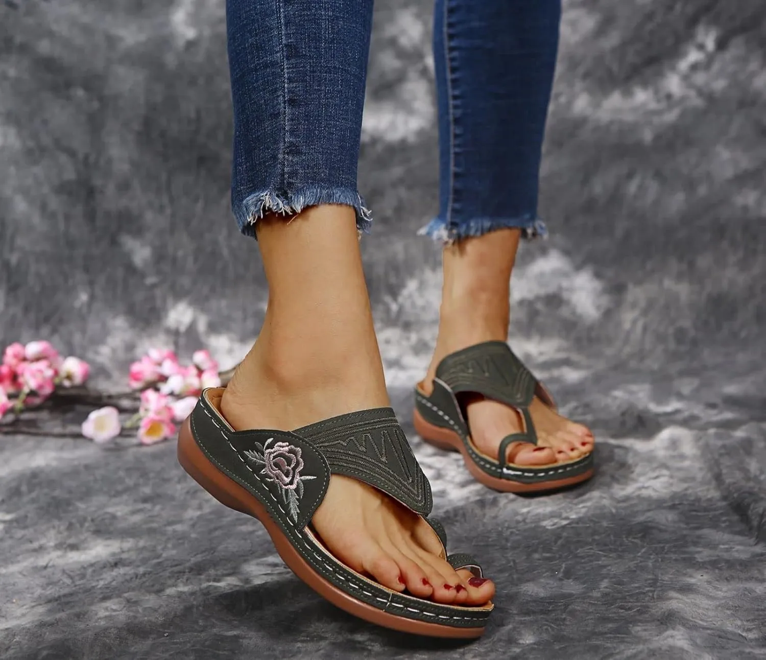 Flip Flops for Women with Arch Support Yoga Mat Comfortable Summer Beach Walking Shoes Clip Toe Slip On Wedge Sandals Indoor Outdoor for Summer