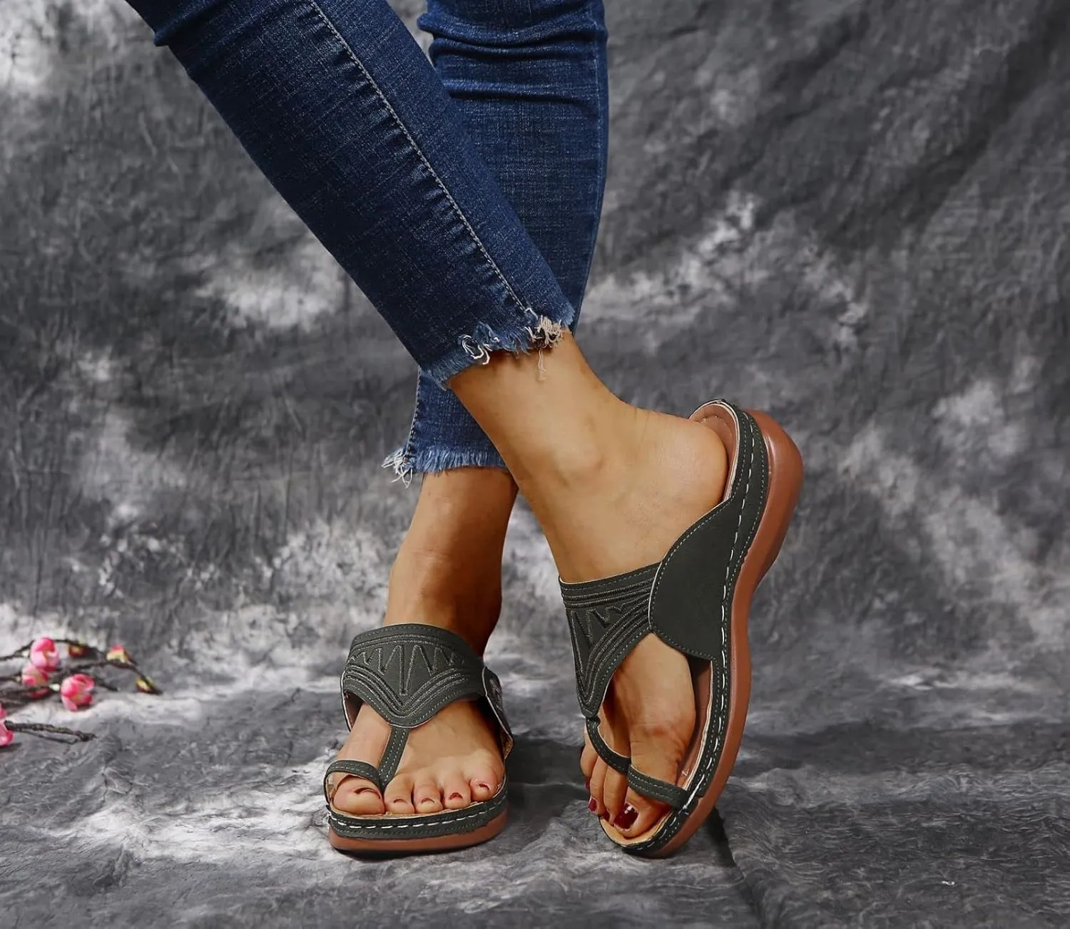 Flip Flops for Women with Arch Support Yoga Mat Comfortable Summer Beach Walking Shoes Clip Toe Slip On Wedge Sandals Indoor Outdoor for Summer