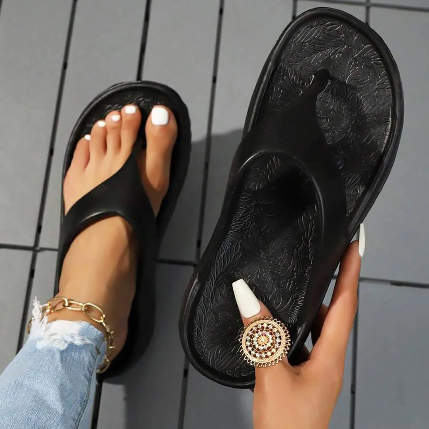 Lightweight Flip Flops for Women Casual Comfortable Thong Sandal with Arch Support Non Slip Versatile Slippers