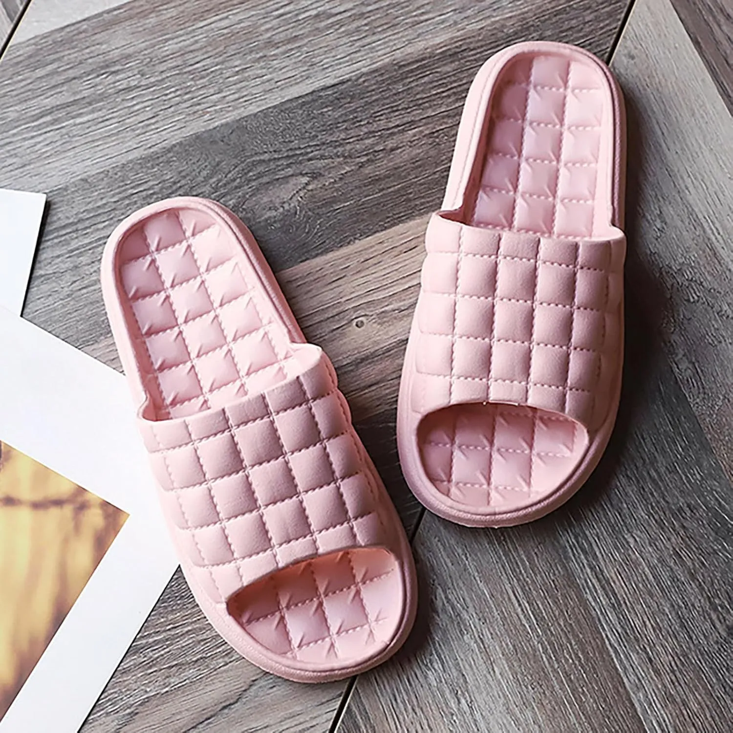 New Slippers for Women in Summer Indoor Bathroom for Men Slippers for Couples Hotel Soft Soles Shiny Slides for Women